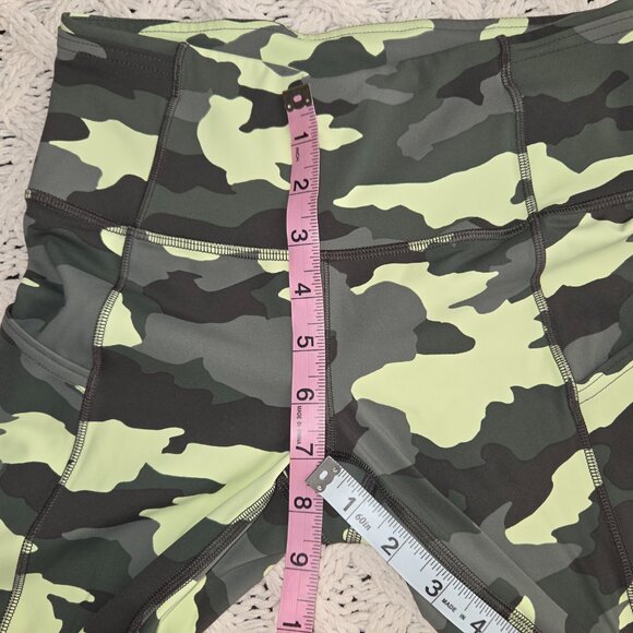 Lululemon Women's Fast Free High Rise Tight 25" Leggings Green Camo Size 4 - Picture 6 of 6